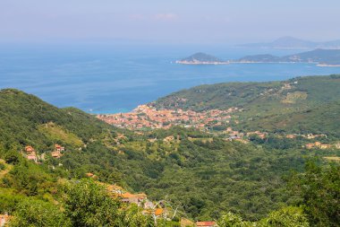 Sahil, Tiren Denizi Elba Adası, İtalya. Marci Panoraması