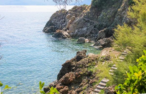 La costa del mar Tirreno, Marciana Marina en la isla de Elba , — Foto de Stock