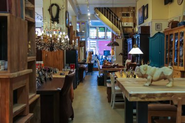 İç mobilya ve ahşap el yapımı ürünler Dükkanı Kruis üzerinde