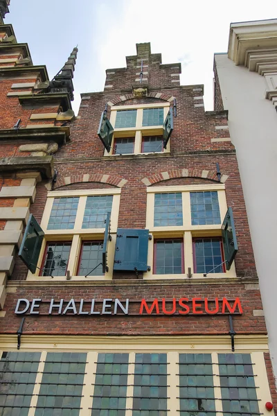 The Vleeshal (meat-hall)  at the Grote Markt in Haarlem. The Net — Stock Photo, Image