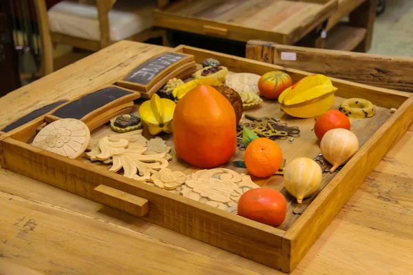 Interieur meubelen en houten handgemaakte producten winkel op Kruis — Stockfoto