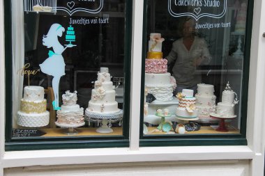 Büyük pasta şekerleme Dükkanı (Cakeworks Stu penceresinde