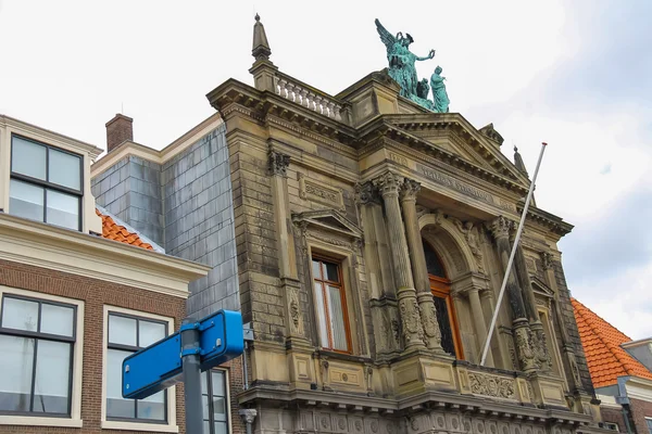 Facade of Teylers Museum of art, natural history and science in — Stock Photo, Image