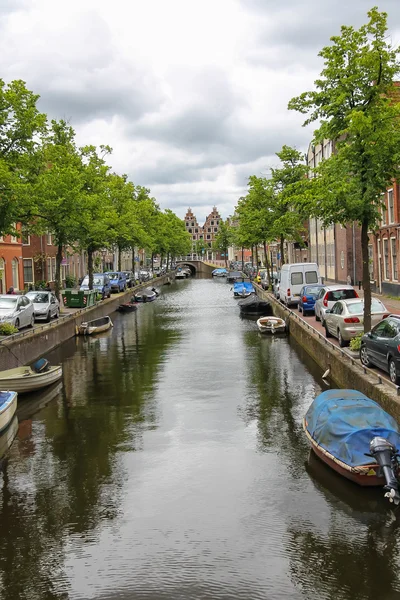 Narrow river channel in the city centre of Haarlem, the Netherla — Stock Photo, Image