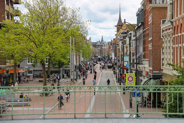 People in the historic city center near the building of railway — Stock Photo, Image