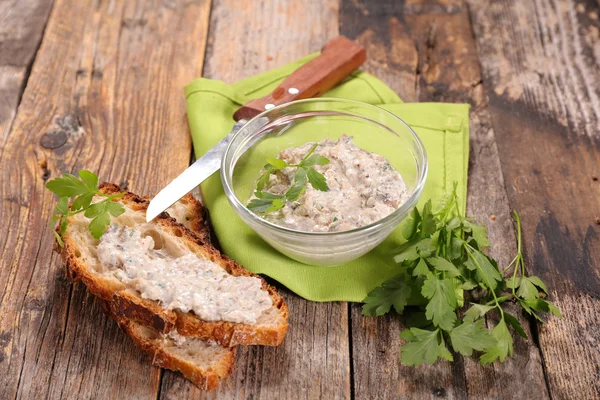 Bread with fish spread — Stock Photo, Image