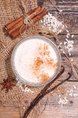 sütlaç baharatlar ile