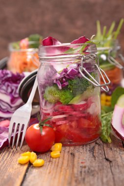 mason kavanoz salatası