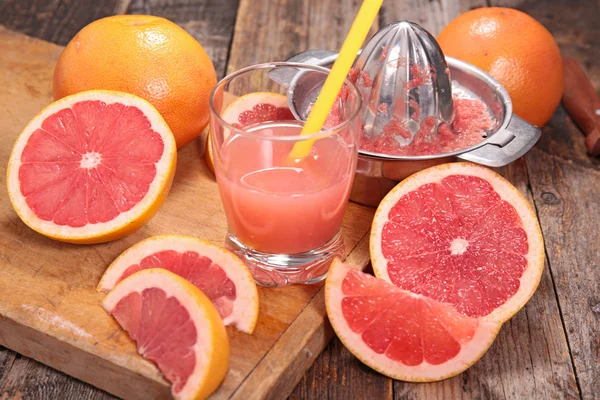 Čerstvá grapefruitová šťáva — Stock fotografie