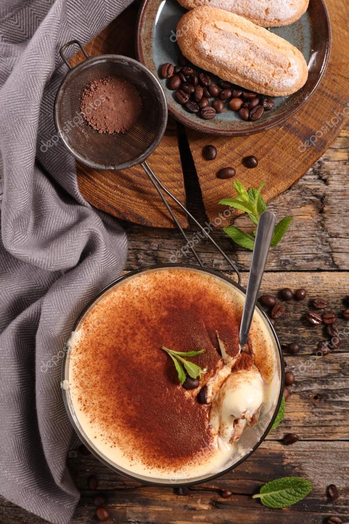 Tatlı tiramisu tatlı kahve ile — Stok Foto © studioM 102016406