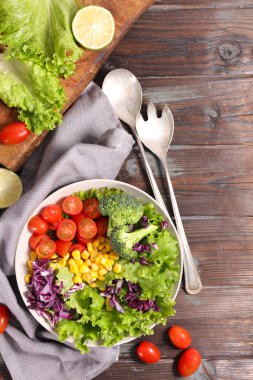 Vejetaryen salata kasesi