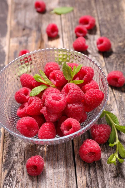 Fresh sweet raspberries — Stock Photo, Image