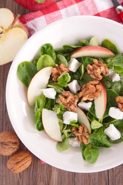 elma, ceviz, marul salatası