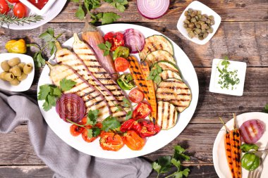 çeşitli kızarmış sebze