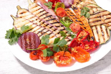 çeşitli kızarmış sebze