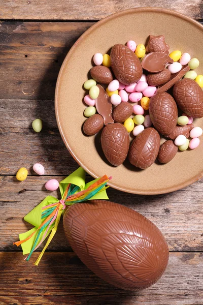Oeufs et bonbons au chocolat de Pâques — Photo