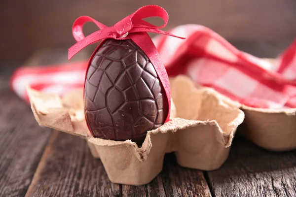 Ovo de Páscoa de chocolate — Fotografia de Stock