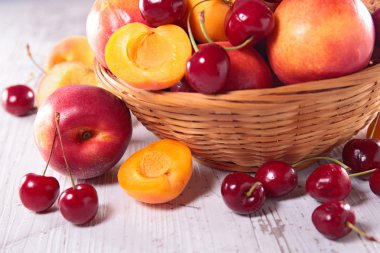 vişne ve şeftali kayısı