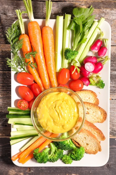 Variedad de verduras y salsa de salsa — Foto de Stock