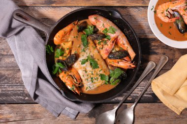 bouillabaisse deniz ürünleri tabağı