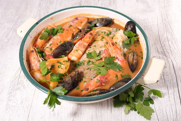 Bouillabaisse zeevruchten schotel — Stockfoto