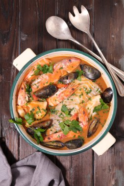 bouillabaisse, Fransız deniz ürünleri tabağı