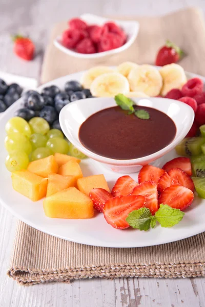 Fruits and chocolate dip — Stock Photo, Image