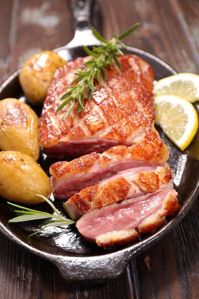 Grilled duck breast — Stock Photo, Image