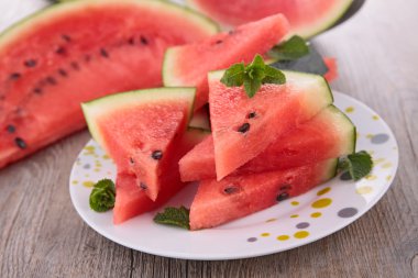 taze karpuz dilimleri