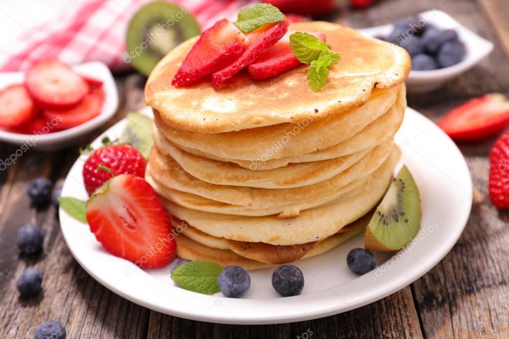pancakes with berries and fruits