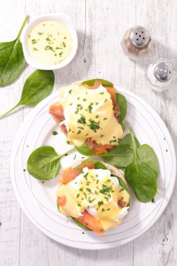 Somon Yumurta benedict