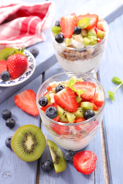 Müsli s jogurtem a ovocem — Stock fotografie