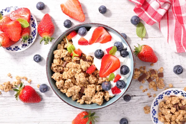 Desayuno saludable con muesli —  Fotos de Stock