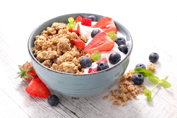 Müsli mit Beerenfrüchten — Stockfoto