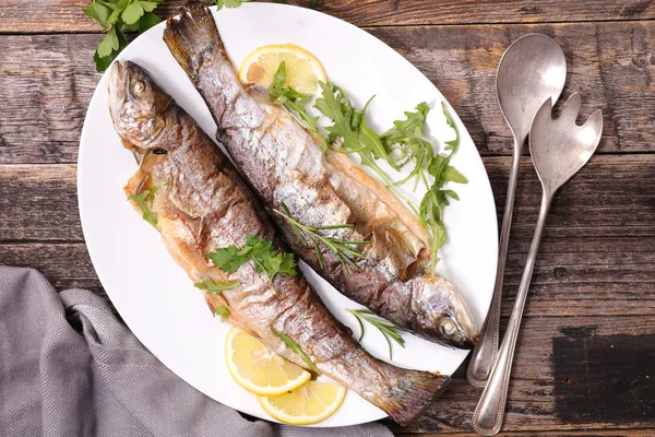 Gegrilde forel vissen — Stockfoto