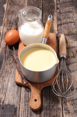 Creme anglaise ve malzemeler