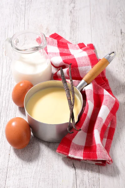 Crème anglaise en ingrediënten — Stockfoto