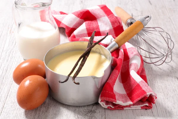 Creme anglaise e ingredientes — Fotografia de Stock