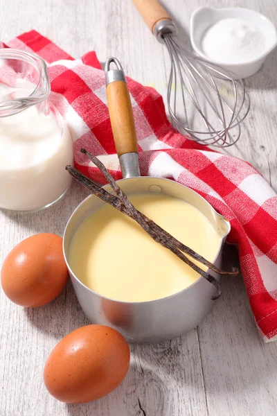 Creme anglaise and ingredients — Stock Photo, Image