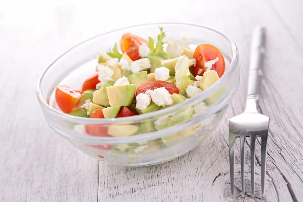 Salade van avocado en groenten — Stockfoto