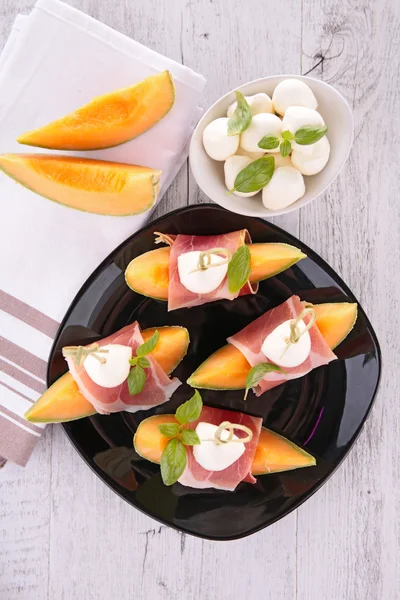 Melon with ham and mozzarella — Stock Photo, Image