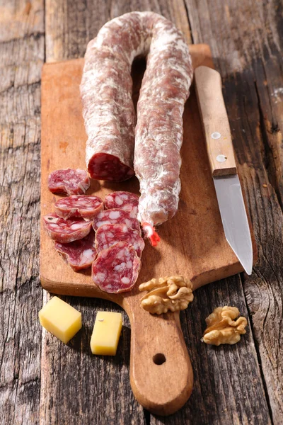 Salchicha de salami en rodajas —  Fotos de Stock