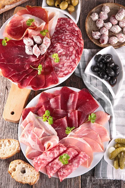 Carni e salsicce assortite — Foto Stock