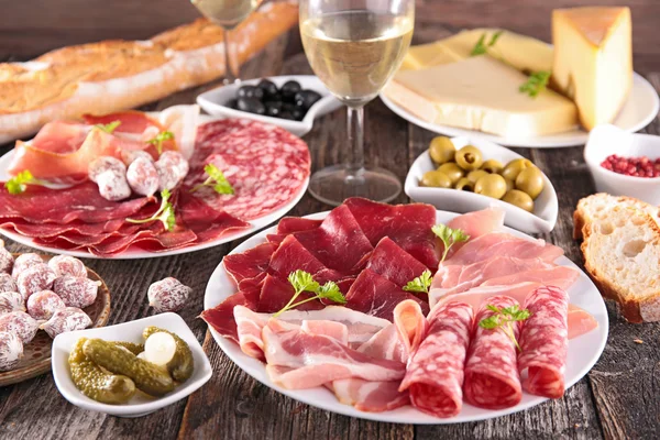 Carni e salsicce assortite — Foto Stock