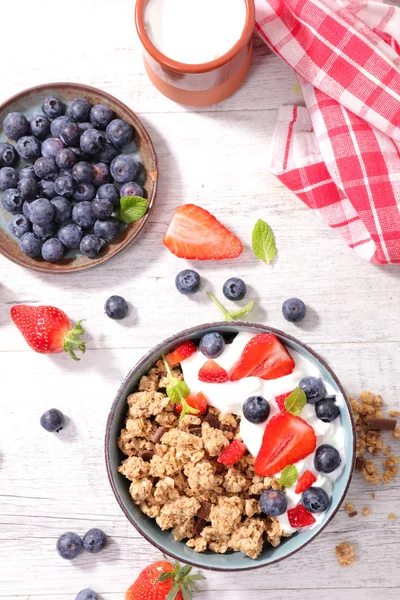 Desayuno saludable con muesli —  Fotos de Stock