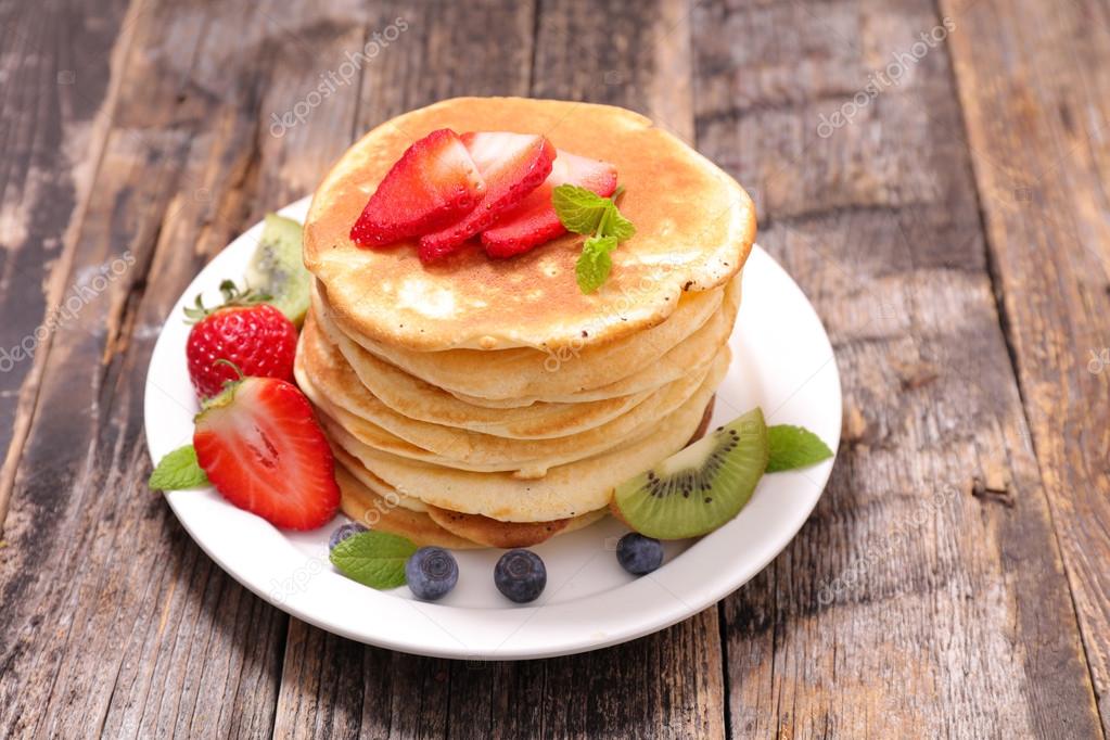 Süße Pfannkuchen mit Früchten - Stockfotografie: lizenzfreie Fotos ...