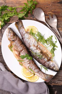 Kızarmış çipura balık