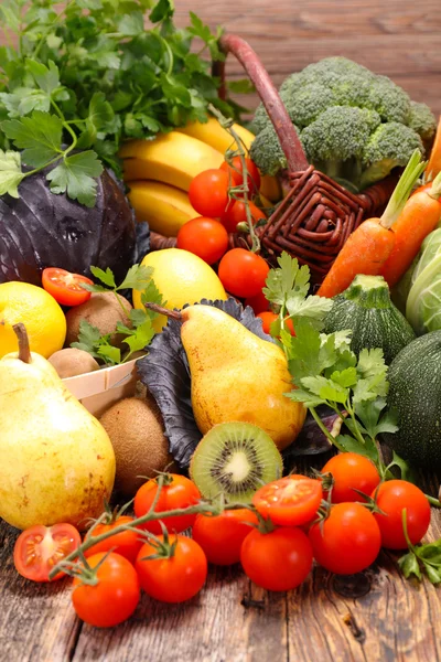 Collecte de fruits et légumes — Photo