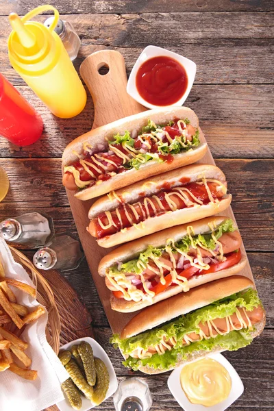 Hot-dogs avec ingrédients — Photo