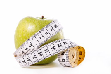Yeşil elma ve ölçü bandı